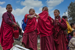Paro / Mönche beim Tsechu