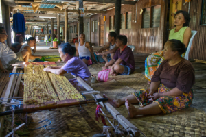 Sarawak / bei Kapit / Langhaus der Iban
