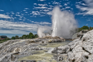 Rotorua / Ta Puia / New Zealnd Maori Arts and Crafts Institute / Pohutu-Geysir